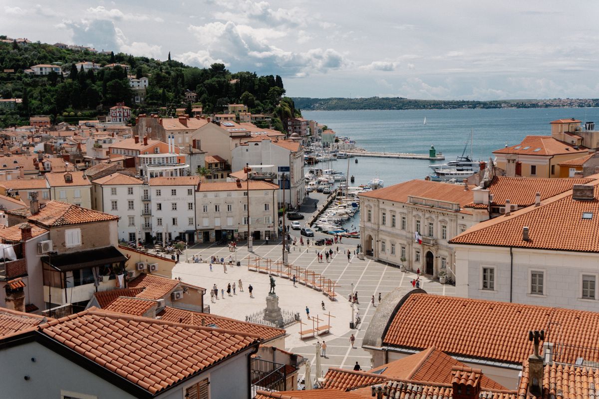 Obala mesta Piran v Sloveniji